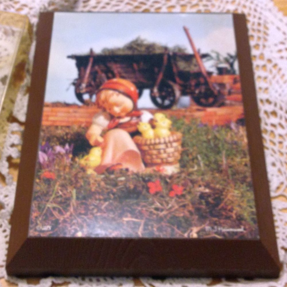 Vintage M. J. Hummel wall plaque by ars and Kenner Davis